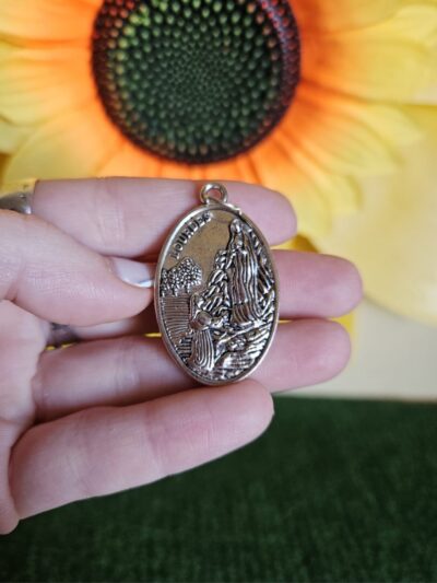 Virgen de Lourdes [medalla]